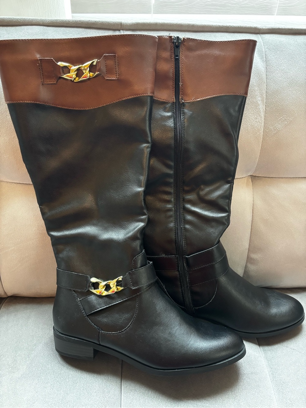 NWOT! Size 8 Olivia Miller boots